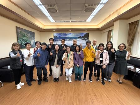 縣長王忠銘昨日與縣府新進人員有約，勉勵同仁建立「築巢計畫」，在馬祖落地生根，共同為縣政努力。（圖／文：王致潔）