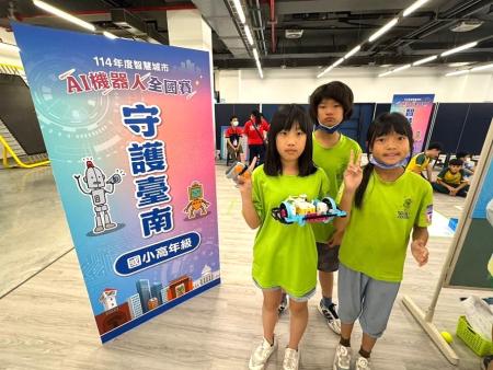 中正國中小在AI機器人全國賽，榮獲國中組「智慧物流」全國第三名及佳作，國小組則在「守護台南聯盟賽」中打入第三輪。（圖：中正國中小）