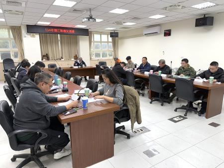連江縣環資局舉辦毒性化學物質災害應變演練，邀集軍警消等10個相關單位共同參與，強化公共安全防護與跨機關協作能力。（圖／文：王致潔）