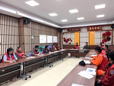 「鳳凰」颱風持續逼近，莒光鄉公所11日召開防颱會議，邀請各相關單位提報應變措施，做好防颱準備。（圖／文：宋幸儒）