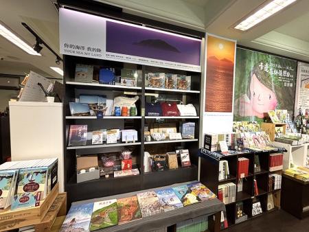 「風的方向，島的心事：馬祖進行式」講座日前紀州庵文學森林登場；作家劉枝蓮策劃的「馬祖書展」於紀州庵一樓展出至11月21日。（圖：縣府文化處）