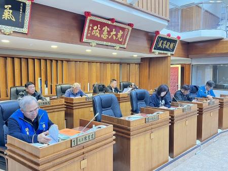 連江縣議會第8屆第6次定期大會開議，昨（13）日完成議員報到及預備會議，確認本次大會議程日期。（圖／文：馮紹夫）