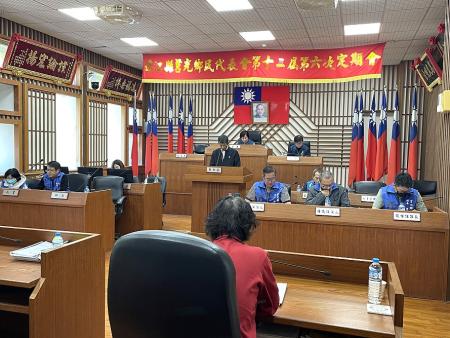 莒光鄉民代表會第12屆第6次定期大會開議，鄉長陳樂禮率各課室主管作施政報告。（圖／文：宋幸儒）