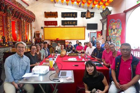 馬祖人遷徙物件工作坊在桃園八德龍山寺登場，蒐集十多件民眾故事與器物。（圖：縣府文化處）