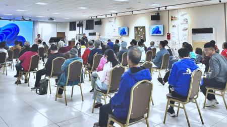 連江縣政府產業發展處到東引鄉舉辦水土保持知識擂台賽，吸引鄉親踴躍參與。(圖：產發處)