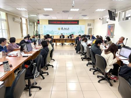 連江縣政府召開第六屆第2次性別平等委員會，會中就年度性平推動成果進行簡報，並由專家學者提出建言。（圖／文：王致潔）