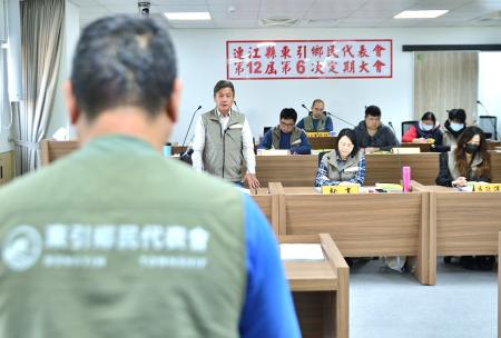 東引鄉民代表會第12屆第6次定期大會19日進行鄉政總質詢，代表聚焦觀光、社福、交通等議題逐一提問。（圖／文：陳其敏）