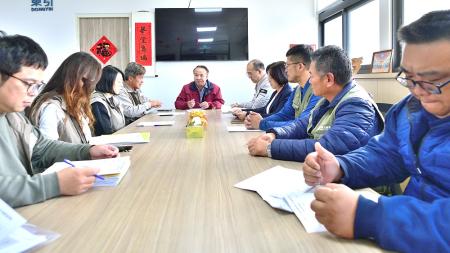 縣府參議劉德全下鄉與東引鄉公所、鄉民代表會溝通交流，聽取地方意見。（圖／文：陳其敏）