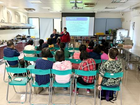 民社處舉辦身障者家照者培力講座，分享自我照顧技巧及實用照服資源，為家照者提供身心支持。（圖／文：王致潔）