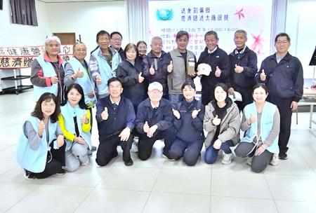 送愛到偏鄉！慈濟慈善事業基金會致贈77副偏光太陽眼鏡給東引鄉親，守護偏鄉民眾視力健康。（圖：東引鄉公所）