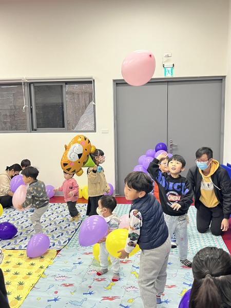 幸福馬祖　兒童發展篩檢暨寶寶爬行、搬搬樂比賽。（圖與文：馮紹夫）