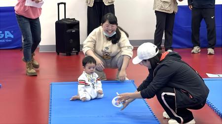 幸福馬祖　兒童發展篩檢暨寶寶爬行、搬搬樂比賽。（圖與文：馮紹夫）