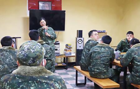 由心輔官做開場活絡氣氛。