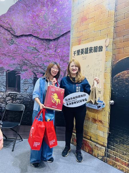 高雄冬季國際旅展馬祖館吸引人潮，遊客敲碗期待「高馬航線增班」。（圖：交旅局）