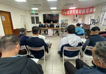 冬季三寶收購說明會於北竿坂里老人活動中心舉行，產發處向與會議員、鄉公所與鄉民代表及農友說明本年度收購標準與相關規範並進行交流討論。（圖／文：鄭禮頤）