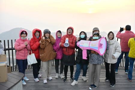 馬管處1月1日舉辦微光馬祖—迎晨曦暨健行活動」，邀請民眾登壁山迎晨曦，迎接嶄新一年。（圖：馬管處）