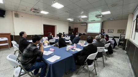 連江地檢署舉辦「法醫相驗與解剖案件實務研討會」，名法醫潘至信分享相驗實例，藉由多方討論精進馬祖地區之相驗業務。（圖：連江地檢署）