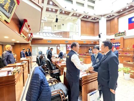 連江縣115年度地方總預算暨附屬單位預算案第二、三讀會，總預算照原列數通過，縣長王忠銘感謝議會支持。（圖／文：馮紹夫）