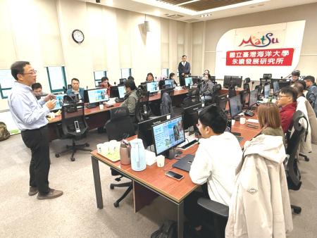 馬管處與海大永續發展在職專班共同舉辦馬祖永續觀光論壇，與會者共同交流觀點，激盪馬祖永續觀光發展的火花。（圖／文：王致潔）