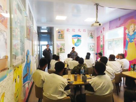 心輔官主持活動開場。