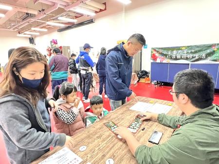 連江縣衛生局14日舉辦「活躍量六力．無菸樂耶誕」健康宣導闖關活動。（圖／文：馮紹夫）
