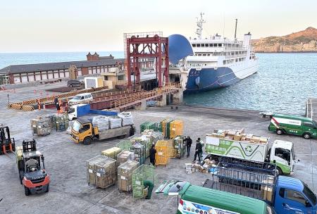 冬季海象影響停航多日，新臺馬輪16日晚間加開航次，紓解人潮與物流需求。（圖：本報資料照片）