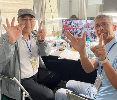 圖為陳高志老師（左）113年國慶大會閩東語直播口譯人員。（圖：李翠雲）