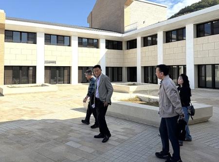 經濟部中企署長李冠志來馬視察城鄉特色產業園區，拜會縣長王忠銘，肯定縣府推動地方特色產業創新的成果。（圖：王致潔、產發處）