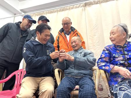 復興村曹起榕依公歡慶92歲生日，縣長王忠銘偕縣府團隊登門賀壽，致上誠摯祝福，祝願依公健康快樂、福壽綿長。（圖／文：王致潔）