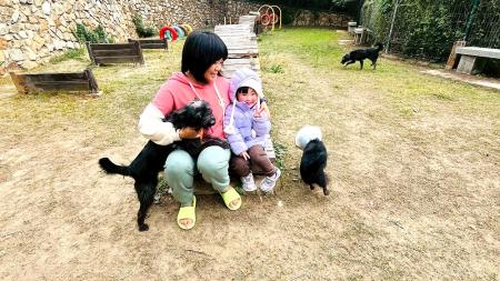 新住民家庭服務中心舉辦親子廚房－關懷流浪動物活動，透過製作寵物鮮食改善犬隻伙食，同時培養孩子同理關懷。（圖：新住民家庭服務中心）