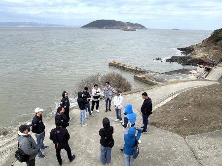 推動大坵碼頭至村莊邊坡護欄，北竿鄉公所邀代表會及縣府和馬管處現勘。（圖：北竿鄉公所提供／文：鄭禮頤）