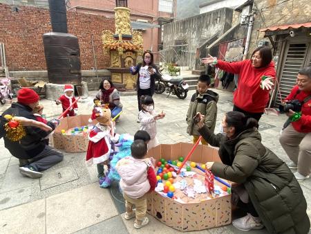 北竿公托舉辦聖誕報佳音，透過歌謠與互動傳遞祝福。（圖／文：鄭禮頤）