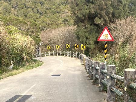 交旅局推動北竿多霧路段改善，並規劃明年度於北竿接續導入智慧交通安全防護措施，強化行車安全。（圖／文：鄭禮頤）