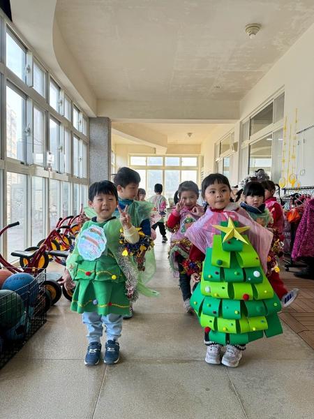 小小聖誕使者出動　介壽附幼報佳音。（圖：介壽附幼）