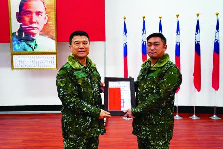 官兵參加陸軍無人機競賽，榮獲亞軍殊榮。