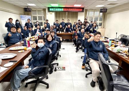 隨著2025畫下句點，縣長王忠銘偕同副縣長陳冠人、代理秘書長陳明傑赴消防局及環資局感謝前線同仁一年來的辛勞。（圖／文：王致潔）