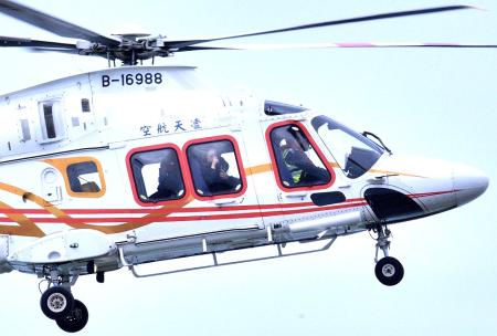 海運停航　東引啟動直升機疏運