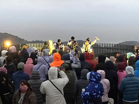 115年元旦升旗健行　四鄉五島同步登場。（圖：王致潔、陳其敏、鄭禮頤、宋幸儒、蔡夢玲、教育處）