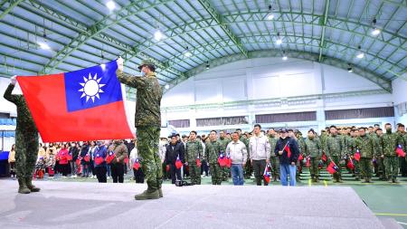 東引鄉115年元旦升旗暨健行活動登場，軍民齊聚迎接2026年。（圖／文：陳其敏）
