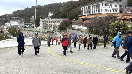 115年元旦升旗健行　四鄉五島同步登場。（圖：王致潔、陳其敏、鄭禮頤、宋幸儒、蔡夢玲、教育處）