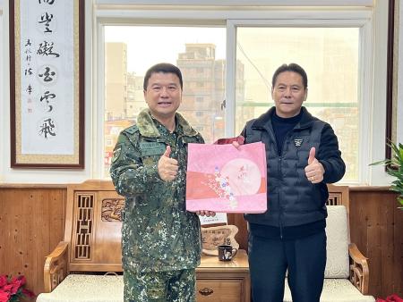 馬防部新任指揮官尹昌榮5日拜訪縣長王忠銘。（圖／文：馮紹夫）
