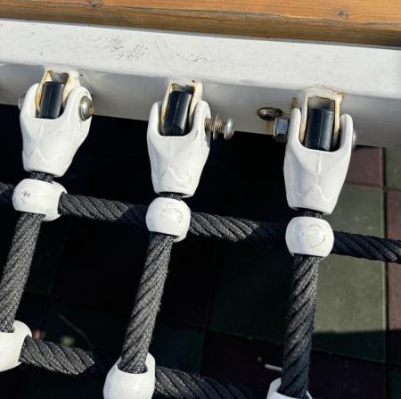 白馬王公園遊具疑似遭人惡意破壞，工務處暫時封閉待廠商維修後開放。（圖：工務處）