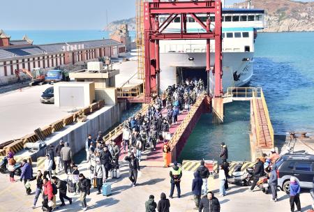 歷經一個多月的停航檢修後，臺馬之星8日載運近300旅客到馬祖，開始接替為期一個月的長程航線。（圖／文：陳其敏）