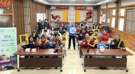 莒光鄉公所攜手《國家地理》雜誌，共同推出「莒光手機攝影班」10日下午開課，吸引多位攝影愛好者與在地居民熱情參與。（圖／文：宋幸儒）