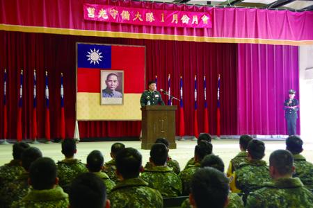 大隊長主持月會精神講話。