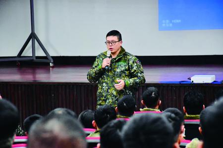 馬防部於宣教後提醒軍紀相關要求。