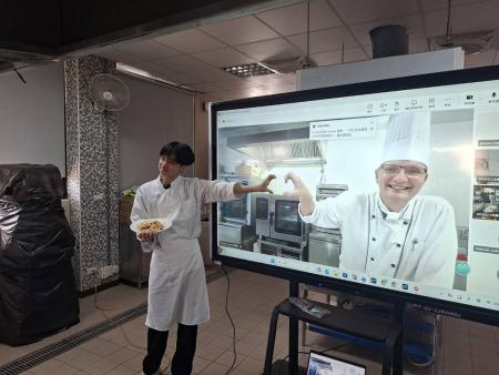 與線上老師合照