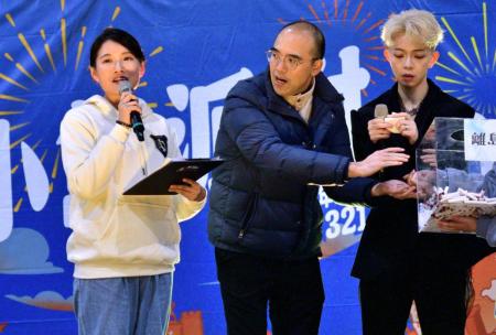 最美政戰士來了！葉采青（左二）東引跨年晚會首亮相。（圖／文：陳其敏）