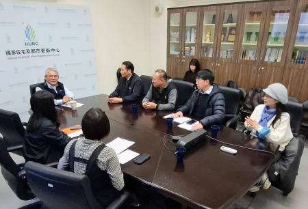 縣長王忠銘拜訪住都中心，關心馬祖四鄉五島社宅政策進度。（圖：縣府）