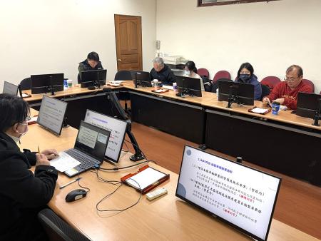 副縣長陳冠人主持連江縣道路交通安全聯席會報，勉勵各單位秉持「防患未然」精神，全力改善道路交通環境並強化宣導工作。（圖／文：王致潔）